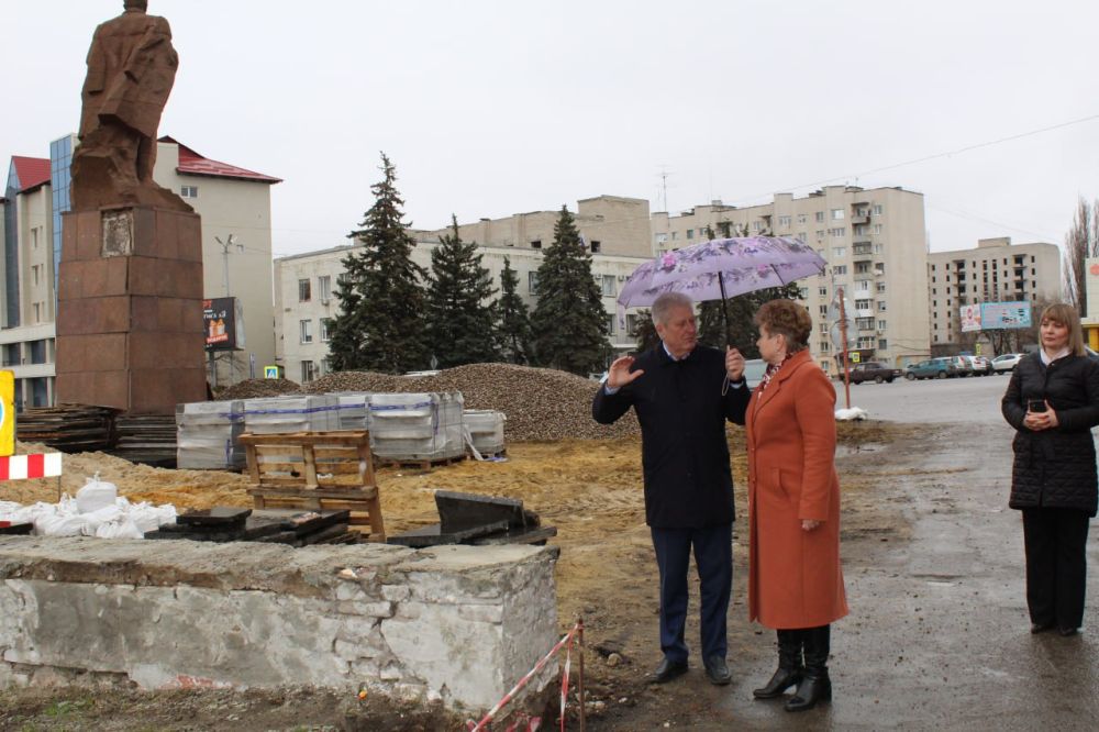 Сергей Козенко: Также в рамках визита Сенатора Ольги Бас мы совместно ознакомилась с ходом работ на Аллее Дружбы, где с 1 марта активно идут строительные работы Сергей Козенко: Также в рамках визита Сенатора Ольги Бас мы совместно ознакомилась с ходом работ на Аллее Дружбы, где с 1 марта активно идут строительные работы