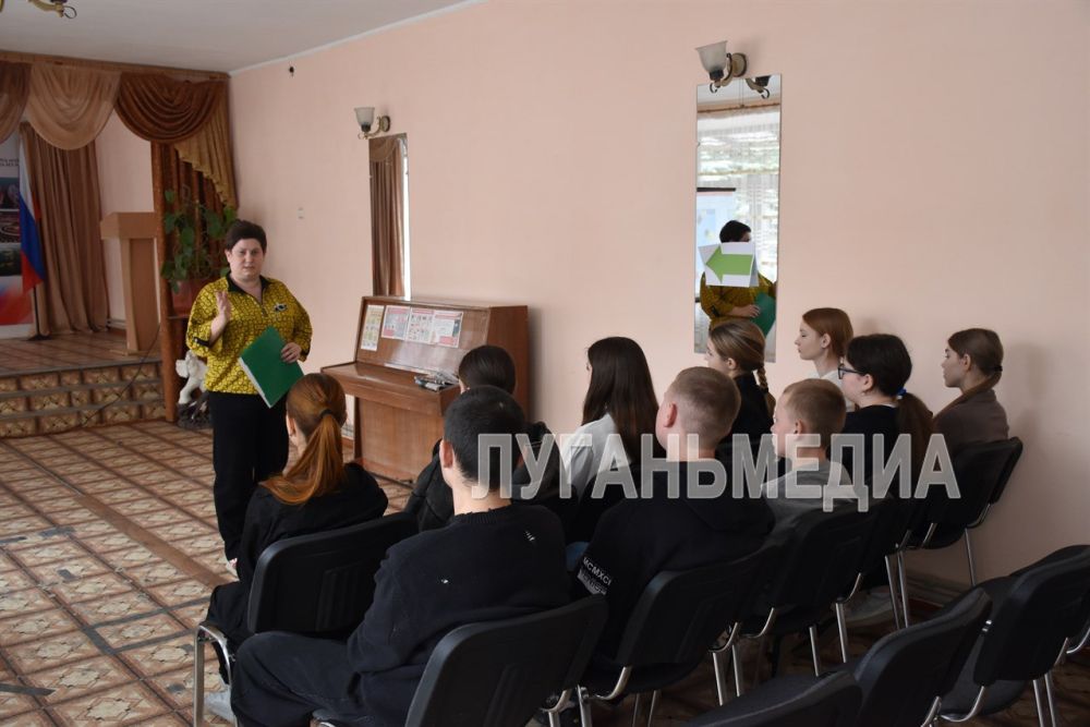 Профориентационные мастер-классы по журналистике прошли в Кировске и в Алчевске Профориентационные мастер-классы по журналистике прошли в Кировске и в Алчевске