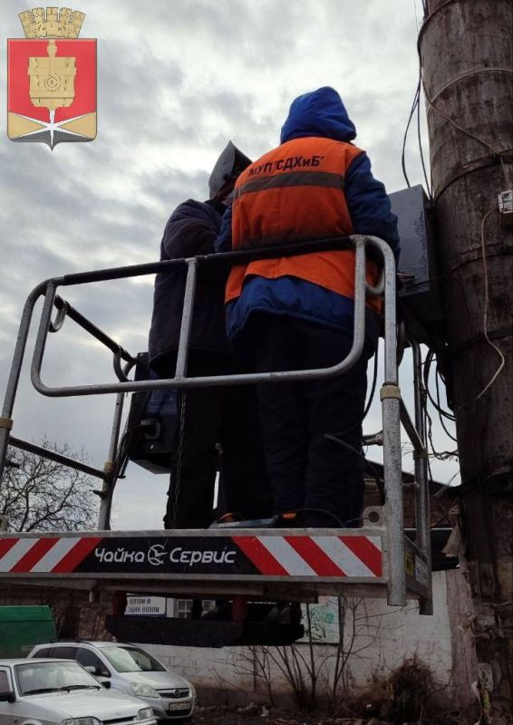 Коммунальные службы проводят работы на территории города Коммунальные службы проводят работы на территории города