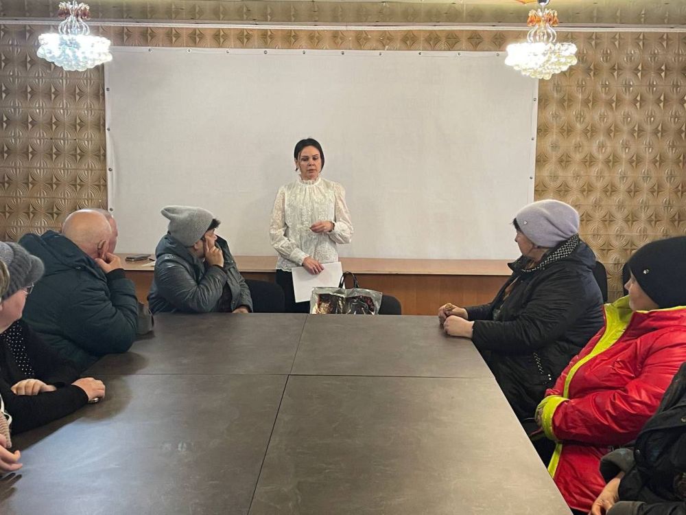 Полиция и представители банка провели встречу с жителями Суходольска Полиция и представители банка провели встречу с жителями Суходольска