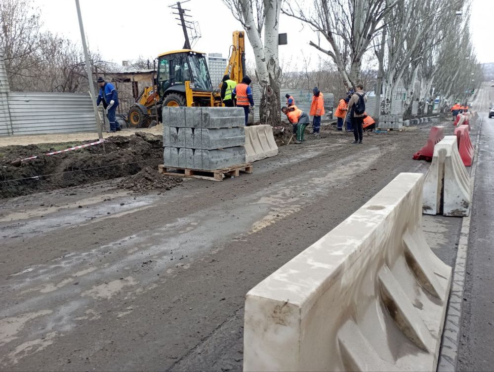 Специалисты из Москвы приступили к капитальному ремонту ул. Фрунзе в Луганске Специалисты из Москвы приступили к капитальному ремонту ул. Фрунзе в Луганске