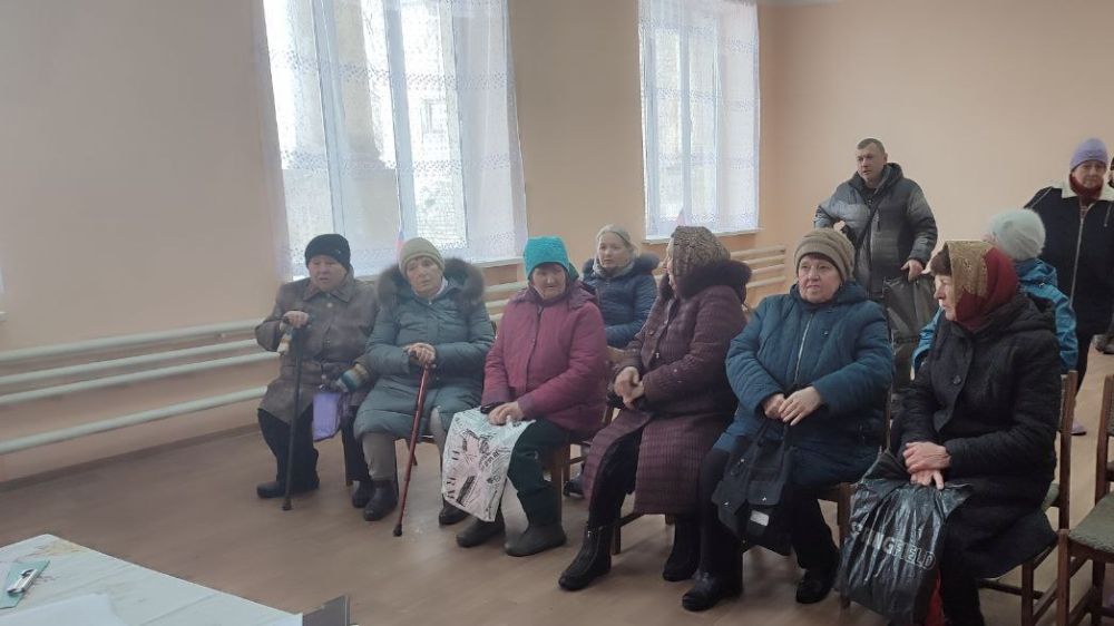 В поселке городского типа Червоногвардейское заместитель Главы администрации городского округа город Кировск Луганской Народной Республики Марина Боботова провела прием граждан В поселке городского типа Червоногвардейское заместитель Главы администрации городского округа город Кировск Луганской Народной Республики Марина Боботова провела прием граждан