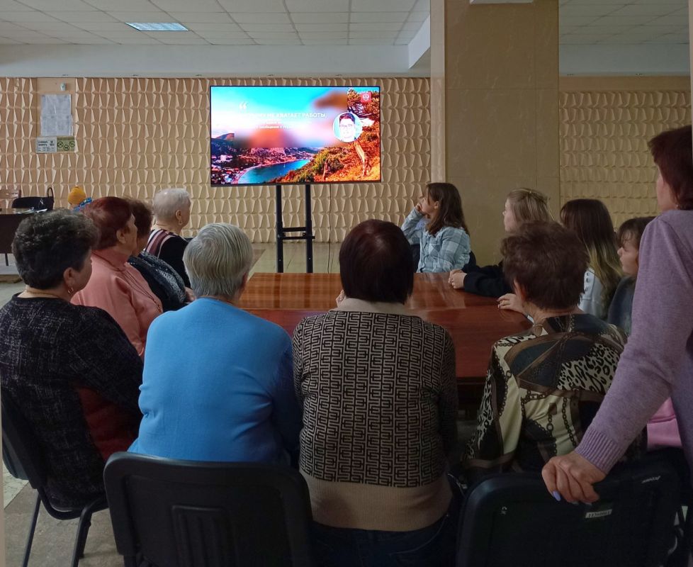 В Суходольском Дворце культуры им. О. Кошевого прошел час "Крымской весны" В Суходольском Дворце культуры им. О. Кошевого прошел час "Крымской весны"