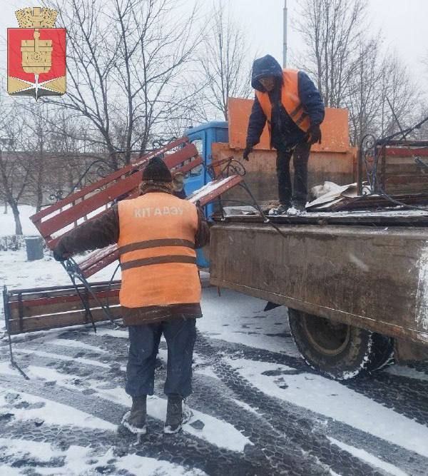 Коммунальные службы проводят работы на территории города Коммунальные службы проводят работы на территории города
