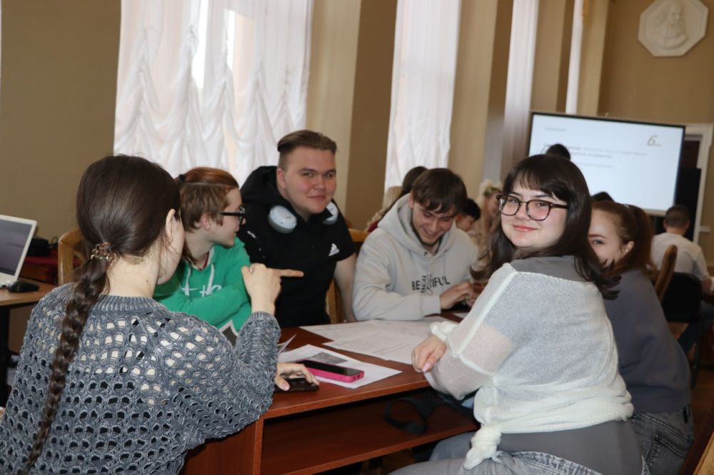 Второй день проектных сессий по благоустройству завершился встречей с молодёжью Второй день проектных сессий по благоустройству завершился встречей с молодёжью