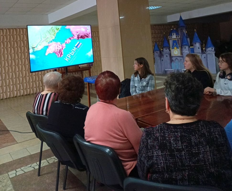 В Суходольском Дворце культуры им. О. Кошевого прошел час "Крымской весны" В Суходольском Дворце культуры им. О. Кошевого прошел час "Крымской весны"