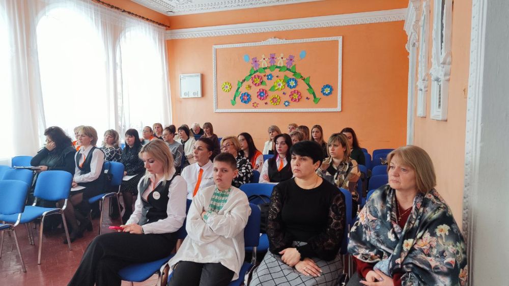 Сегодня на базе Брянковского городского дома детского и юношеского творчества состоялся Форум классных руководителей общеобразовательных учреждений города Брянки по реализации Концепции организации воспитательной работы в... Сегодня на базе Брянковского городского дома детского и юношеского творчества состоялся Форум классных руководителей общеобразовательных учреждений города Брянки по реализации Концепции организации воспитательной работы в...