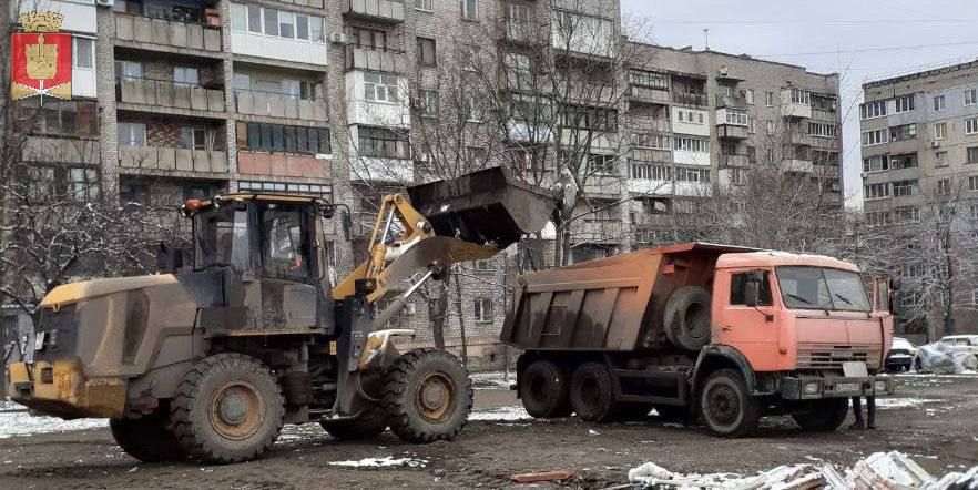 Коммунальные службы проводят работы на территории города Коммунальные службы проводят работы на территории города