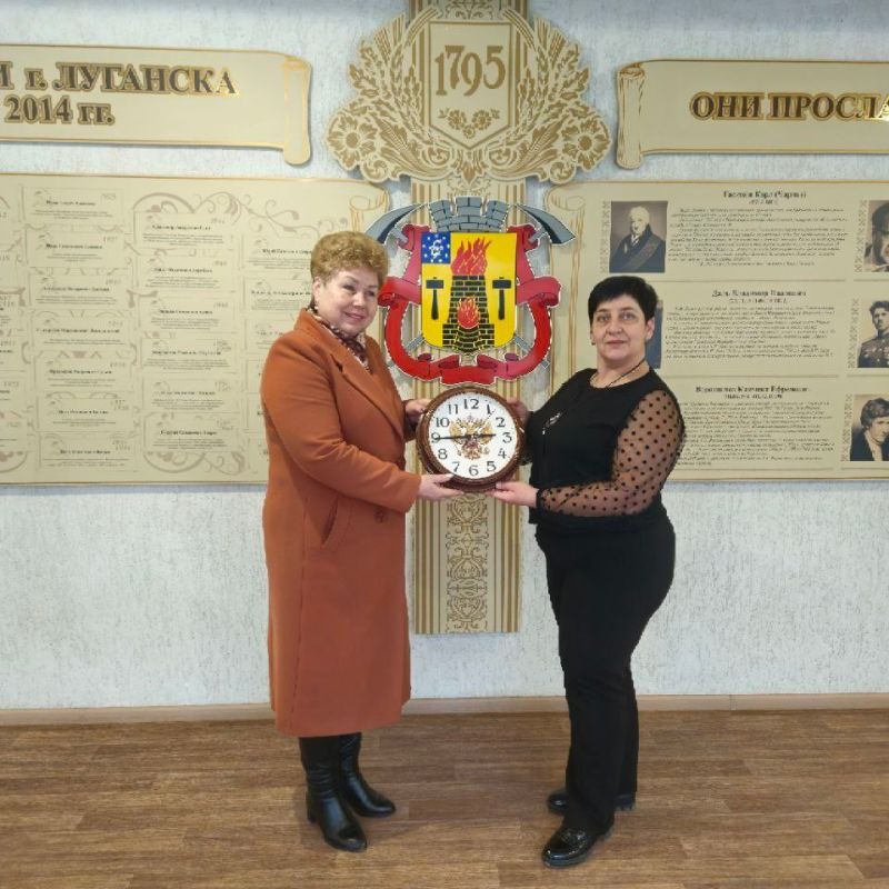 Ольга Бас: На днях провела встречу с юношеством Краснодонской школы № 24, которые вскоре посетят столицу нашей Великой Родины Ольга Бас: На днях провела встречу с юношеством Краснодонской школы № 24, которые вскоре посетят столицу нашей Великой Родины