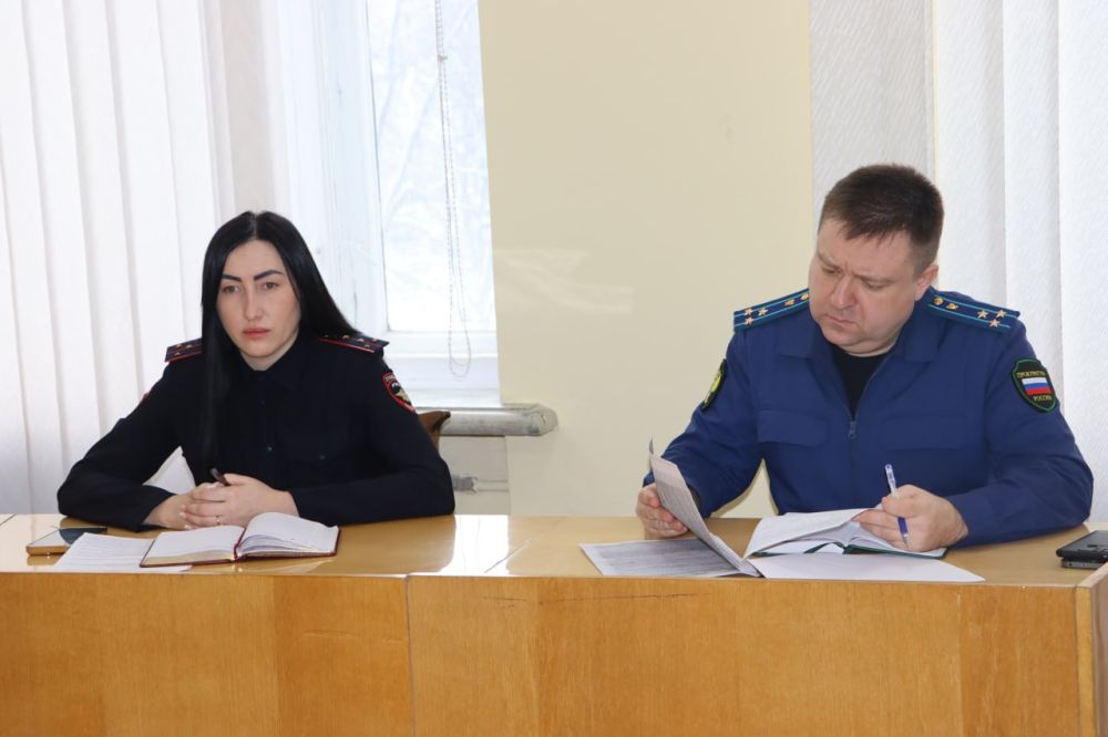 В Стаханове прошло заседание комиссии по делам несовершеннолетних В Стаханове прошло заседание комиссии по делам несовершеннолетних