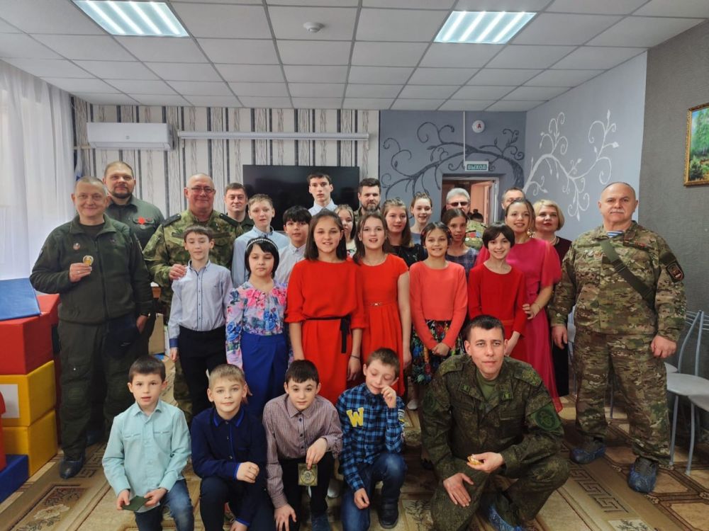 Офицеры центрального аппарата Следственного комитета России посетили Донецкую и Луганскую народные республики Офицеры центрального аппарата Следственного комитета России посетили Донецкую и Луганскую народные республики