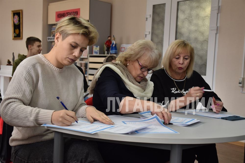 В Алчевске в зале модельной библиотеки #БИБЛИОПРОСПЕКТ состоялась интеллектуальная игра 80 лет Великой Победе» В Алчевске в зале модельной библиотеки #БИБЛИОПРОСПЕКТ состоялась интеллектуальная игра 80 лет Великой Победе»