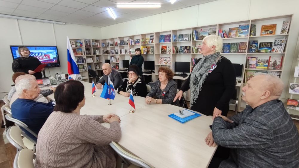 В Центральной библиотеке МБУ "АГЦБС" состоялась встреча участников событий Русской весны с Советом ветеранов Антрацитовского МО В Центральной библиотеке МБУ "АГЦБС" состоялась встреча участников событий Русской весны с Советом ветеранов Антрацитовского МО