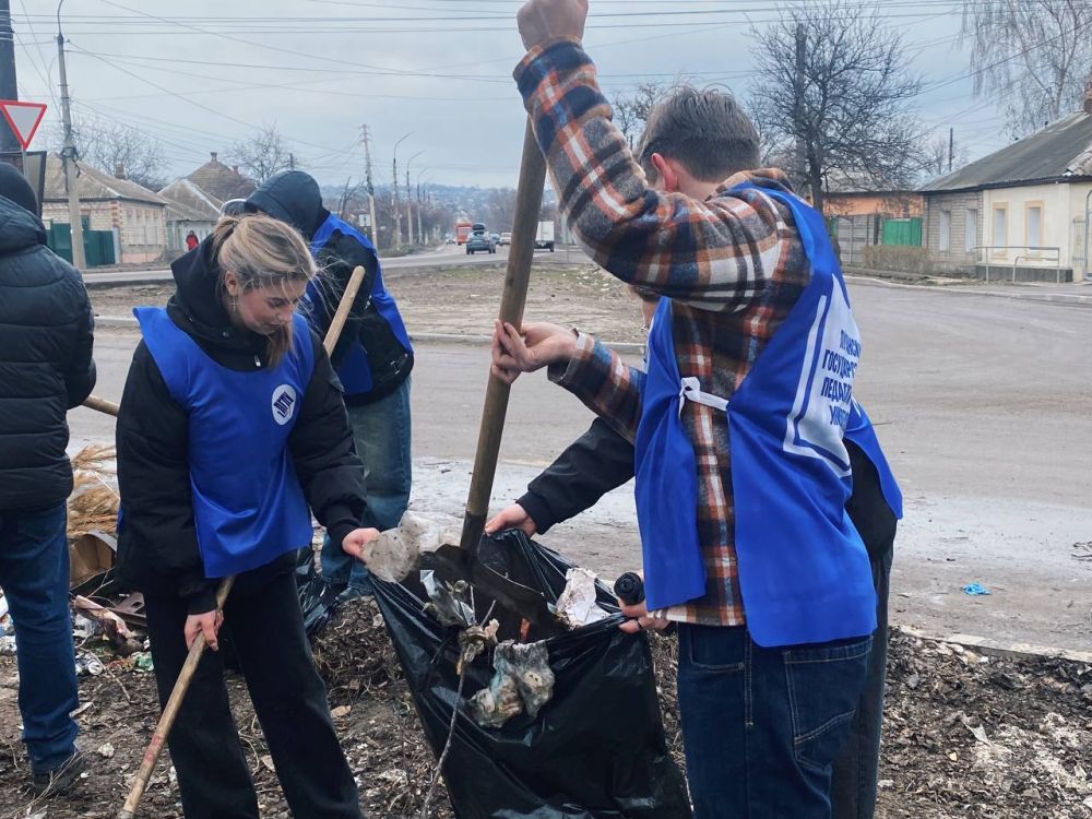 #СделайГородЧище: луганские студотряды снова облагораживают город #СделайГородЧище: луганские студотряды снова облагораживают город