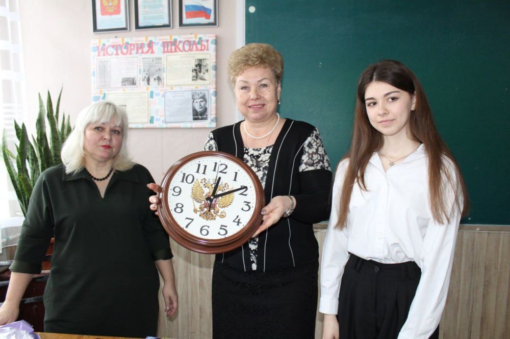 Ольга Бас: На днях провела встречу с юношеством Краснодонской школы № 24, которые вскоре посетят столицу нашей Великой Родины Ольга Бас: На днях провела встречу с юношеством Краснодонской школы № 24, которые вскоре посетят столицу нашей Великой Родины