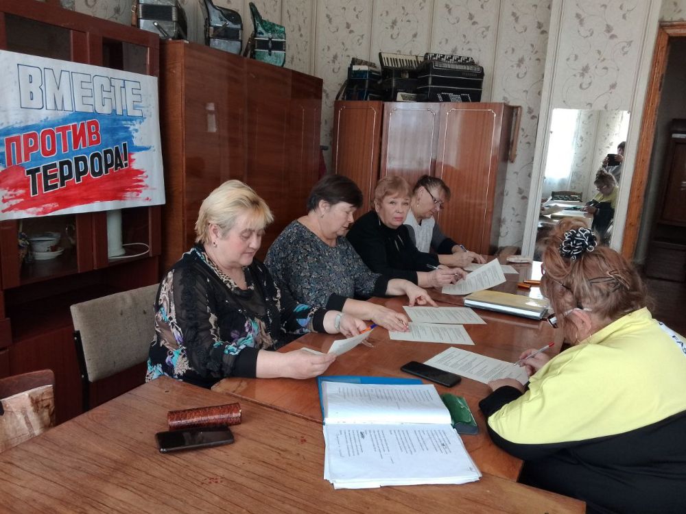 В рамках повышения уровня безопасности и осведомленности о противодействии терроризму, в городском Дворце культуры было проведено тестирование знаний сотрудников и участников творческих коллективов по вопросам... В рамках повышения уровня безопасности и осведомленности о противодействии терроризму, в городском Дворце культуры было проведено тестирование знаний сотрудников и участников творческих коллективов по вопросам...