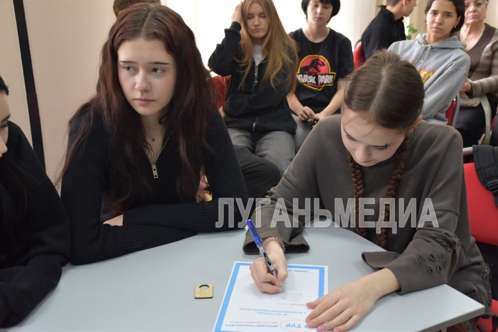 В Алчевске в зале модельной библиотеки #БИБЛИОПРОСПЕКТ состоялась интеллектуальная игра 80 лет Великой Победе» В Алчевске в зале модельной библиотеки #БИБЛИОПРОСПЕКТ состоялась интеллектуальная игра 80 лет Великой Победе»