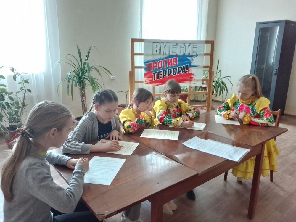 В рамках повышения уровня безопасности и осведомленности о противодействии терроризму, в городском Дворце культуры было проведено тестирование знаний сотрудников и участников творческих коллективов по вопросам... В рамках повышения уровня безопасности и осведомленности о противодействии терроризму, в городском Дворце культуры было проведено тестирование знаний сотрудников и участников творческих коллективов по вопросам...