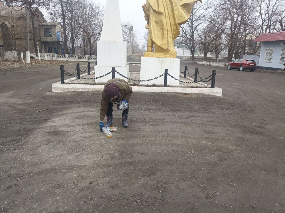 На территории пгт Новодарьевка, с целью обеспечения благоприятной среды для проживания населения, продолжаются работы по На территории пгт Новодарьевка, с целью обеспечения благоприятной среды для проживания населения, продолжаются работы по