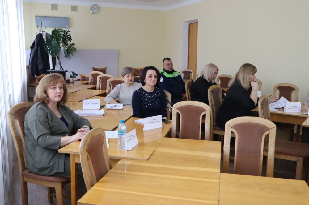 В Стаханове прошло заседание комиссии по делам несовершеннолетних В Стаханове прошло заседание комиссии по делам несовершеннолетних