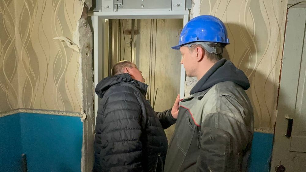 Андрей Рубанцов: В Ровеньках продолжается капитальный ремонт лифтового оборудования в многоквартирных домах Андрей Рубанцов: В Ровеньках продолжается капитальный ремонт лифтового оборудования в многоквартирных домах