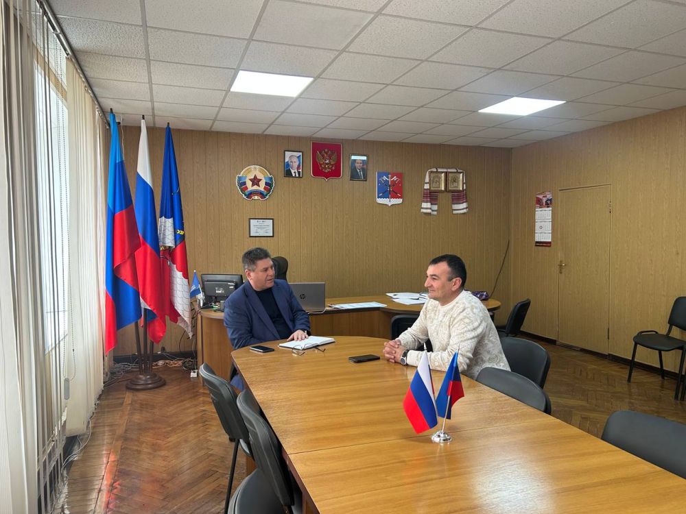 Альберт Зинченко: Сегодня встретился с начальником участка ООО "Проектстрой" – Саргсяном Варданом Ишхановичем, который в настоящее время занимается ремонтом автодорог на территории нашего округа Альберт Зинченко: Сегодня встретился с начальником участка ООО "Проектстрой" – Саргсяном Варданом Ишхановичем, который в настоящее время занимается ремонтом автодорог на территории нашего округа