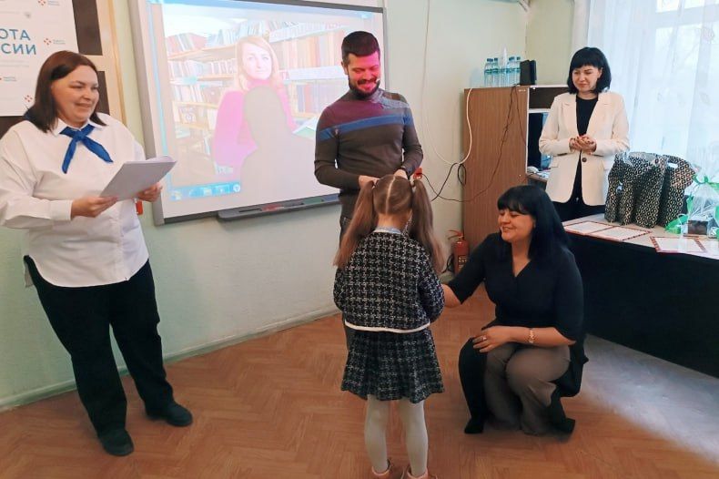 В Центре занятости прошло награждение победителей фотоконкурса «Рабочие будни моих родителей» В Центре занятости прошло награждение победителей фотоконкурса «Рабочие будни моих родителей»
