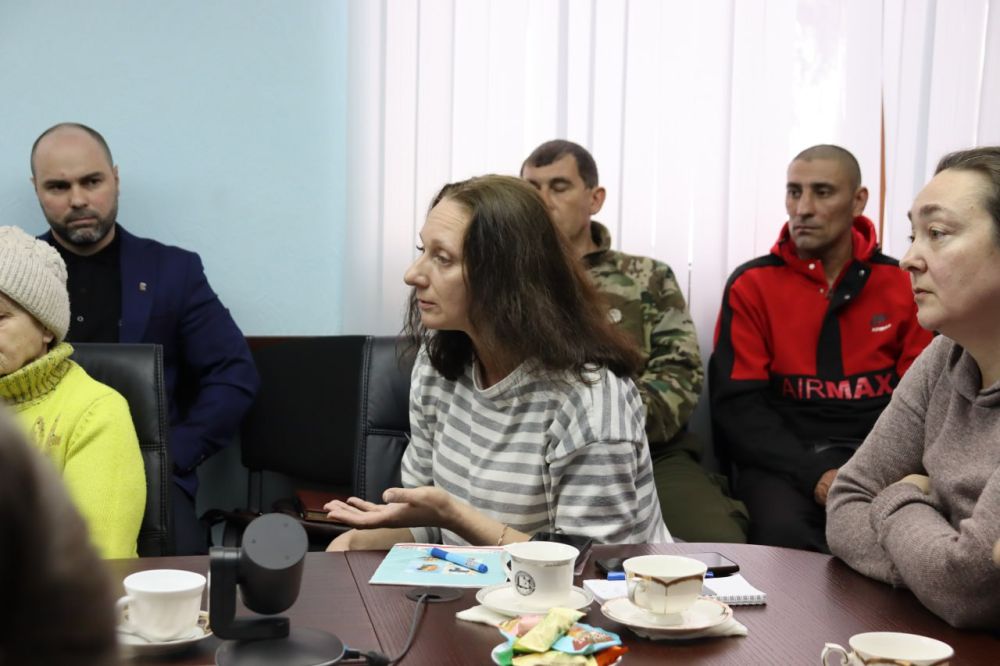 В Администрации Антрацитовского муниципального округа прошла встреча с семьями погибших участников СВО В Администрации Антрацитовского муниципального округа прошла встреча с семьями погибших участников СВО
