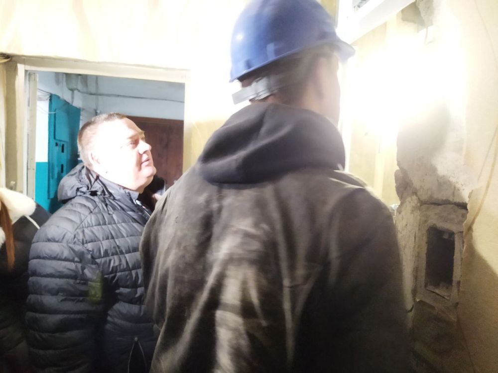 В рамках реализации региональной программы «Капитальный ремонт общего имущества многоквартирных домов», рассчитанной на 2024-2025 годы, в городском округе город Ровеньки продолжаются работы по установке новых лифтов В рамках реализации региональной программы «Капитальный ремонт общего имущества многоквартирных домов», рассчитанной на 2024-2025 годы, в городском округе город Ровеньки продолжаются работы по установке новых лифтов