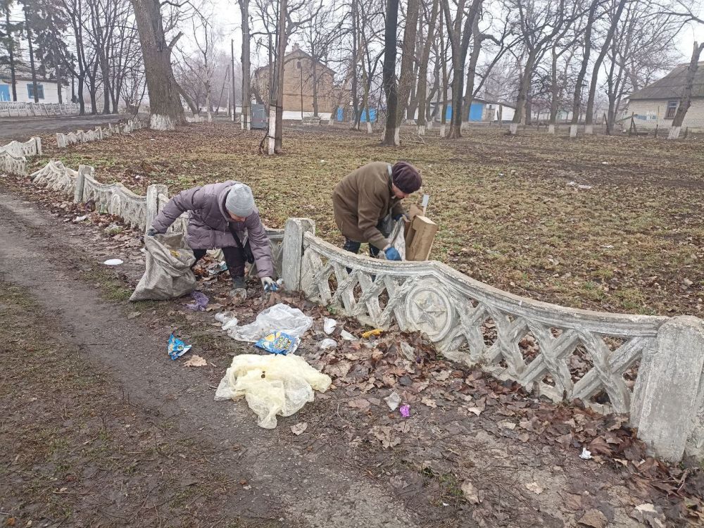 На территории пгт Новодарьевка, с целью обеспечения благоприятной среды для проживания населения, продолжаются работы по На территории пгт Новодарьевка, с целью обеспечения благоприятной среды для проживания населения, продолжаются работы по