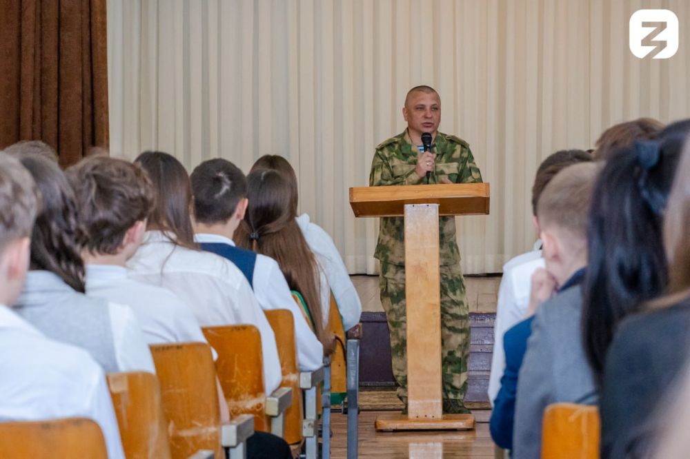 Андрей Марочко провел открытый диалог с молодёжью Луганска Андрей Марочко провел открытый диалог с молодёжью Луганска