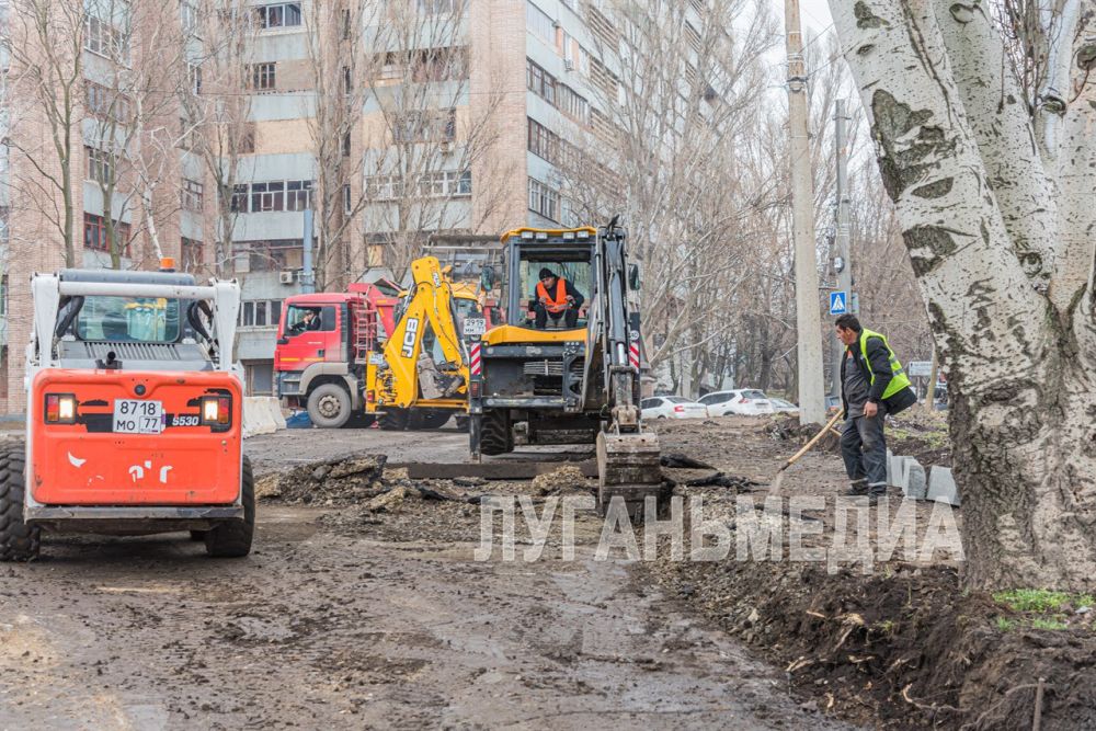 В Луганске 15 марта стартовали дорожные работы на ул. Фрунзе В Луганске 15 марта стартовали дорожные работы на ул. Фрунзе