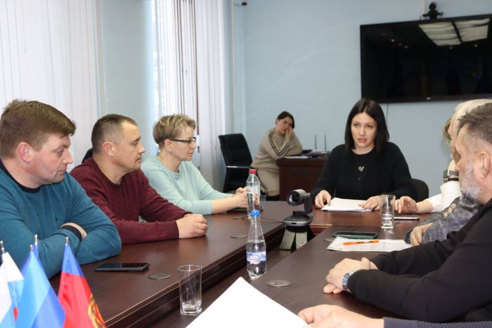 В Совете Антрацитовского муниципального округа состоялись заседания постоянных комиссий, на которых рассмотрены вопросы в соответствии с утвержденной повесткой дня, касающиеся жизнедеятельности муниципалитета В Совете Антрацитовского муниципального округа состоялись заседания постоянных комиссий, на которых рассмотрены вопросы в соответствии с утвержденной повесткой дня, касающиеся жизнедеятельности муниципалитета