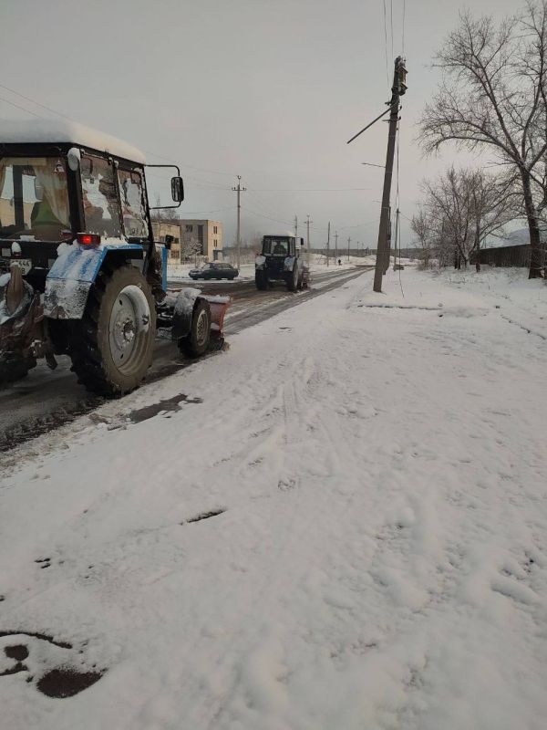 На борьбу с мартовским снегом ранним утром среды вышли и коммунальщики прифронтового Рубежного На борьбу с мартовским снегом ранним утром среды вышли и коммунальщики прифронтового Рубежного