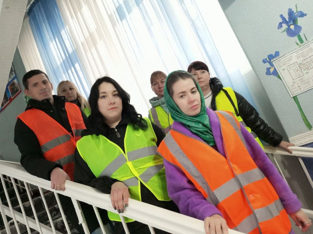 С целью профилактики правонарушений в сфере безопасности дорожного движения в Ровеньковском детском саду "Ладушки" был проведен Родительский патруль С целью профилактики правонарушений в сфере безопасности дорожного движения в Ровеньковском детском саду "Ладушки" был проведен Родительский патруль