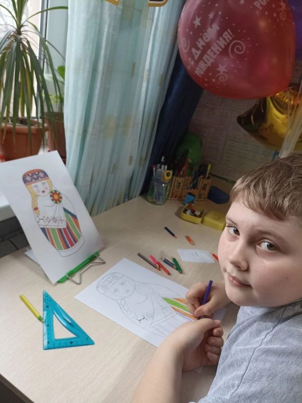 Учащиеся Ровеньковской школы №3 приняли участие в мероприятии под названием "Единство народов России" Учащиеся Ровеньковской школы №3 приняли участие в мероприятии под названием "Единство народов России"