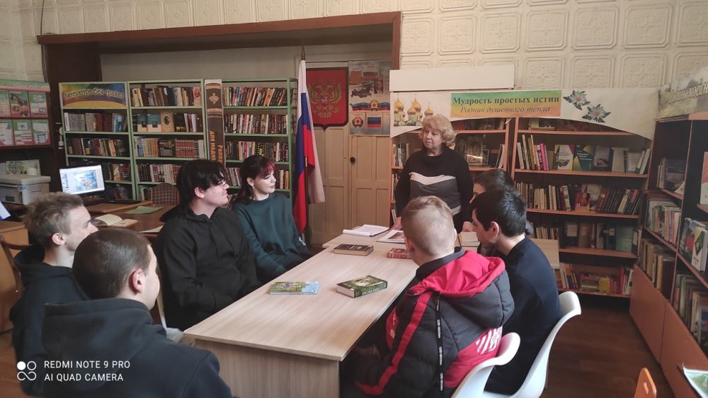 В библиотеке-филиале № 4 для пользователей прошел краеведческий маршрут «Сияют, глядя в небо, купола: храмы Луганщины» В библиотеке-филиале № 4 для пользователей прошел краеведческий маршрут «Сияют, глядя в небо, купола: храмы Луганщины»