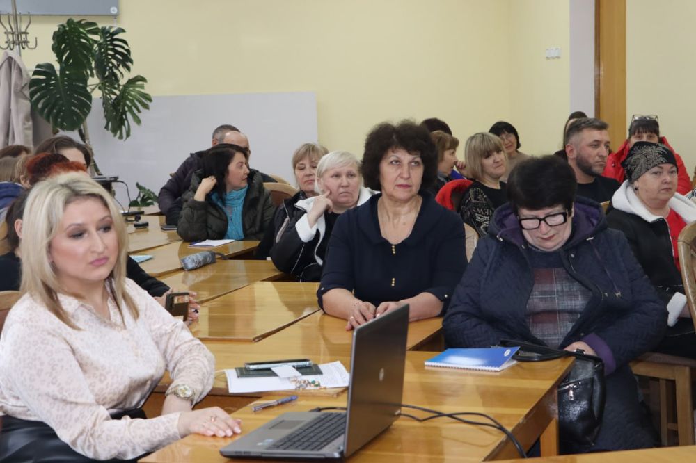 В Стаханове обсудили внедрение онлайн-касс для бизнеса В Стаханове обсудили внедрение онлайн-касс для бизнеса