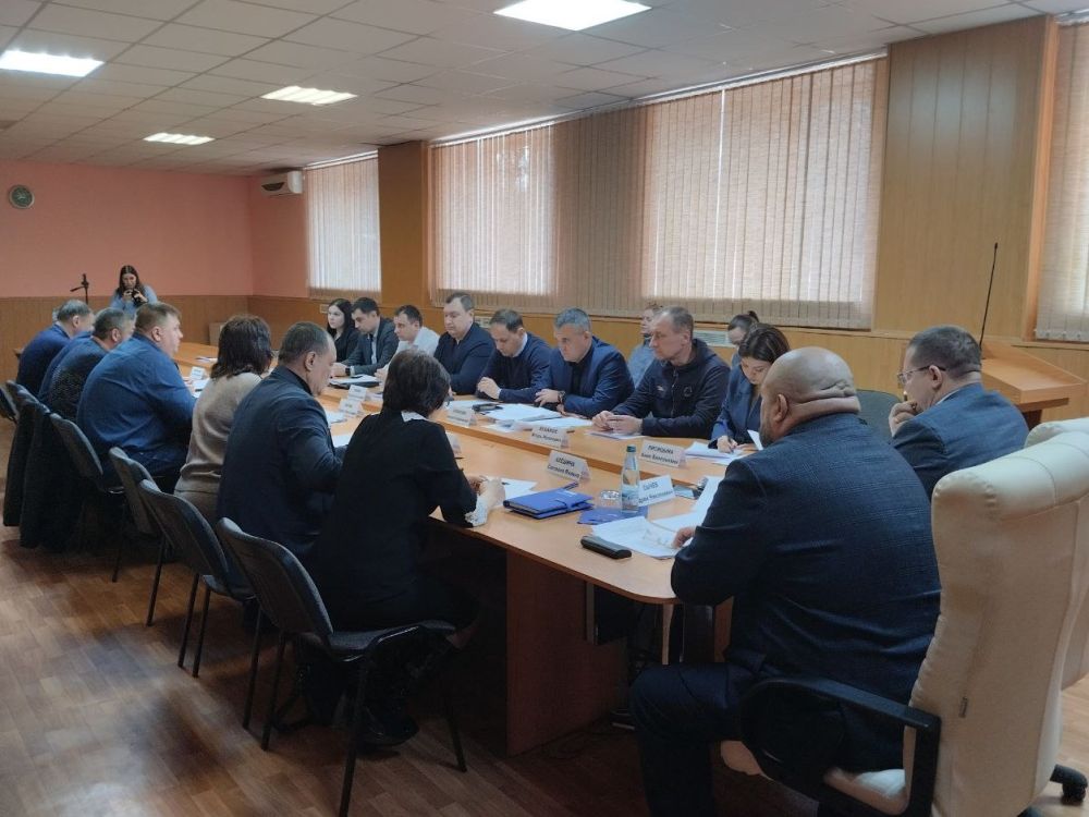 Комитет по инфраструктуре обсудил развитие сфер водо- и электроснабжения, транспорта Перевальска Комитет по инфраструктуре обсудил развитие сфер водо- и электроснабжения, транспорта Перевальска