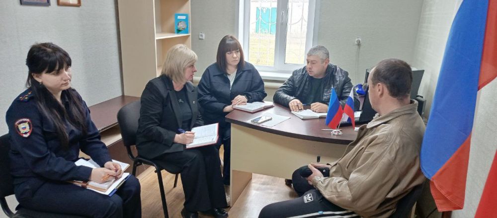Сегодня заместитель Главы Администрации Беловодского МО Наталья Добрицкая провела выездной прием граждан по личным вопросам в с. Кононовка Сегодня заместитель Главы Администрации Беловодского МО Наталья Добрицкая провела выездной прием граждан по личным вопросам в с. Кононовка