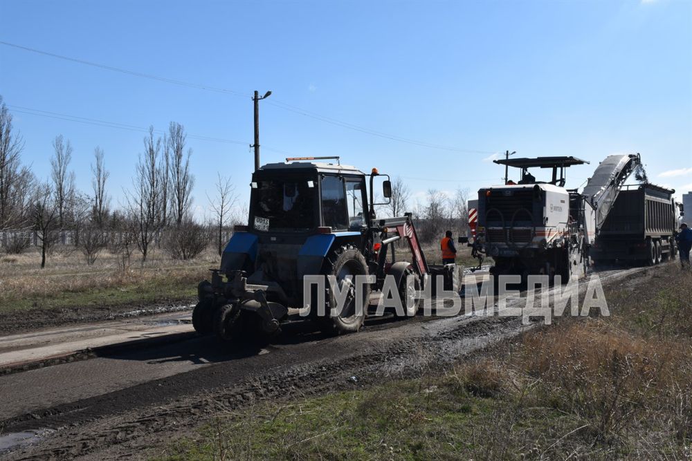 Сотрудники подрядной организации ООО “Дорстройинвест” приступили к этапу фрезерования участков дорог Кировска Сотрудники подрядной организации ООО “Дорстройинвест” приступили к этапу фрезерования участков дорог Кировска