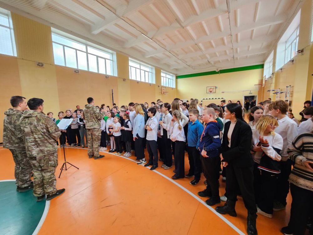 Музыканты военного оркестра 6 бригады управления 3 общевойсковой армии продолжают серию творческих встреч с детьми и молодежью Республики Музыканты военного оркестра 6 бригады управления 3 общевойсковой армии продолжают серию творческих встреч с детьми и молодежью Республики
