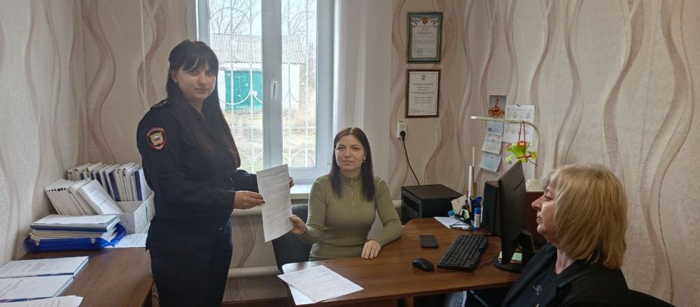 Сегодня заместитель Главы Администрации Беловодского МО Наталья Добрицкая провела выездной прием граждан по личным вопросам в с. Кононовка Сегодня заместитель Главы Администрации Беловодского МО Наталья Добрицкая провела выездной прием граждан по личным вопросам в с. Кононовка