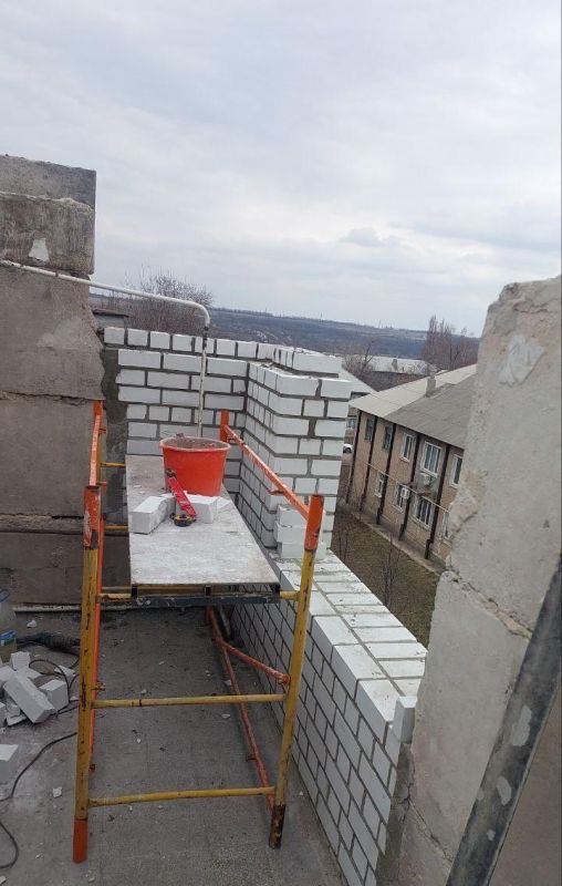 В доме на Ростовской в Первомайске приступили к демонтажу крыши В доме на Ростовской в Первомайске приступили к демонтажу крыши