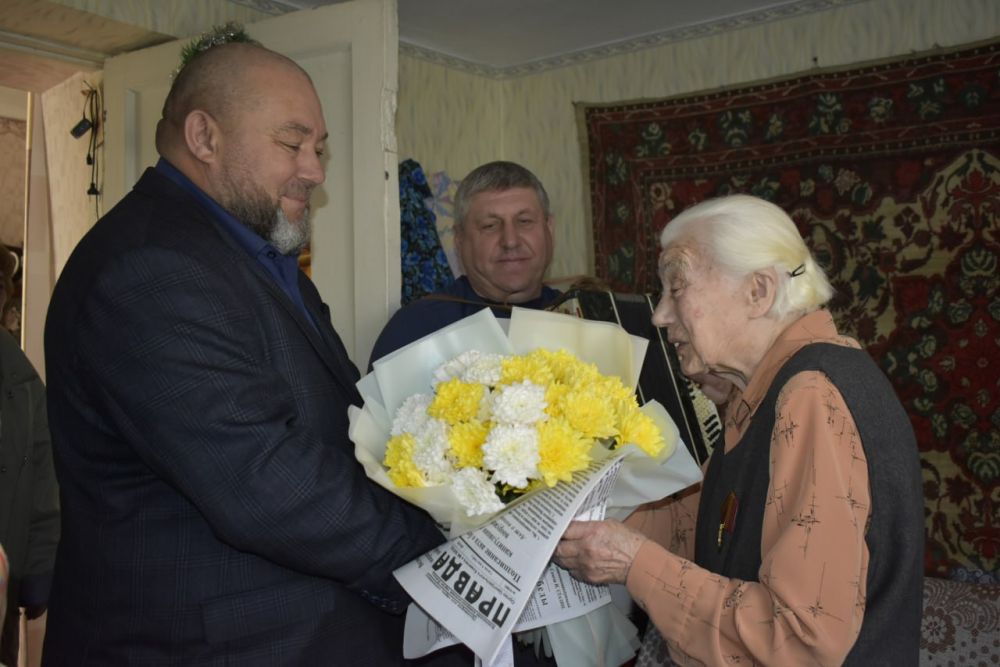 В Перевальске двум ветеранам вручили медаль «80 лет Победы в Великой Отечественной войне 1941-1945 гг.» В Перевальске двум ветеранам вручили медаль «80 лет Победы в Великой Отечественной войне 1941-1945 гг.»