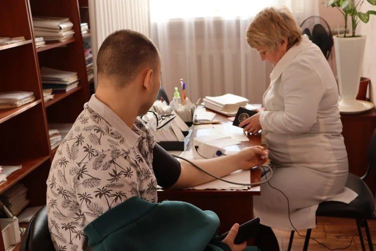 «Первый канал» опроверг слухи о принудительной сдаче крови в ЛНР «Первый канал» опроверг слухи о принудительной сдаче крови в ЛНР