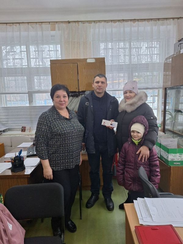 Филиалом № 13 Государственного казенного учреждения Луганской Народной Республики «Республиканский центр социальной защиты населения» продолжается выдача удостоверений, подтверждающих статус многодетной семьи в Российской... Филиалом № 13 Государственного казенного учреждения Луганской Народной Республики «Республиканский центр социальной защиты населения» продолжается выдача удостоверений, подтверждающих статус многодетной семьи в Российской...