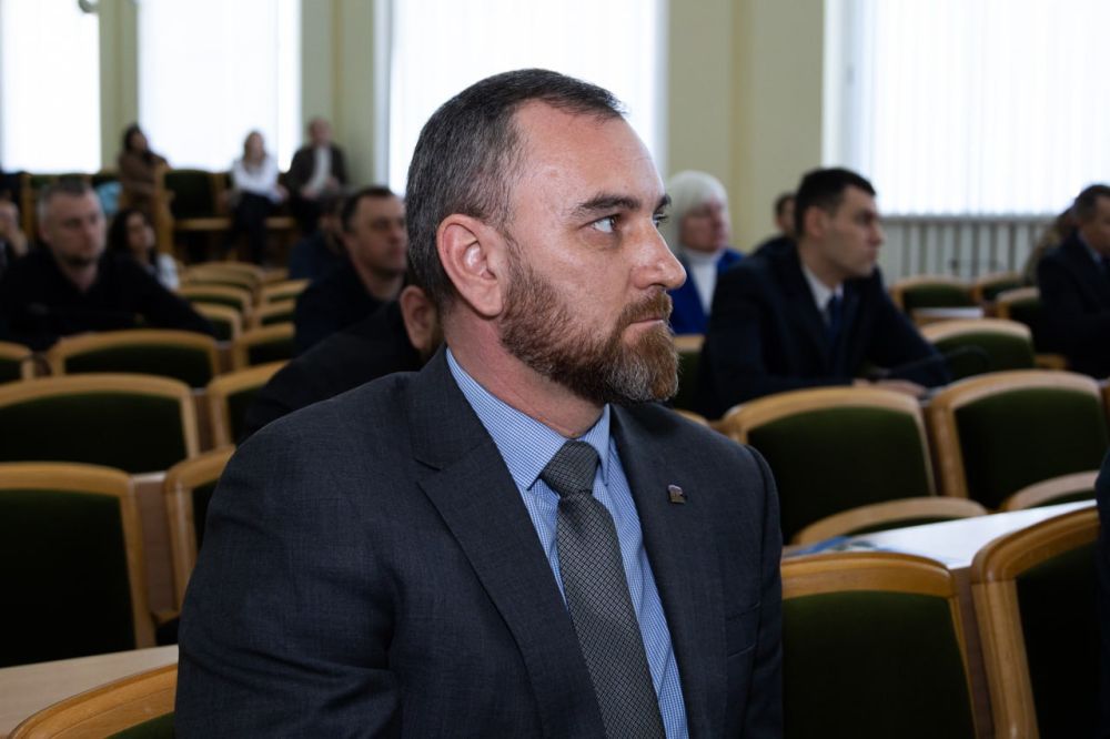 Алексей Кампф представил депутатскому корпусу информацию о деятельности МВД по ЛНР за 2024 год Алексей Кампф представил депутатскому корпусу информацию о деятельности МВД по ЛНР за 2024 год