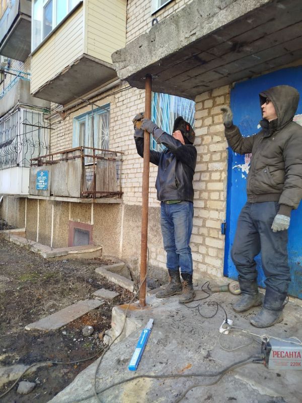 Андрей Рубанцов: ООО "КОМ-СЕРВИС" сегодня выполнил работы по текущему ремонту входной группы подъезда № 5, многоквартирного дома № 4, квартала Гагарина Андрей Рубанцов: ООО "КОМ-СЕРВИС" сегодня выполнил работы по текущему ремонту входной группы подъезда № 5, многоквартирного дома № 4, квартала Гагарина
