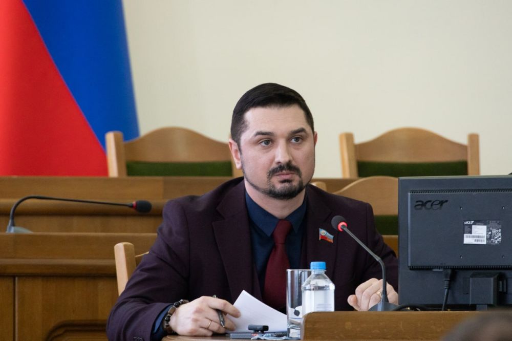 Алексей Кампф представил депутатскому корпусу информацию о деятельности МВД по ЛНР за 2024 год Алексей Кампф представил депутатскому корпусу информацию о деятельности МВД по ЛНР за 2024 год